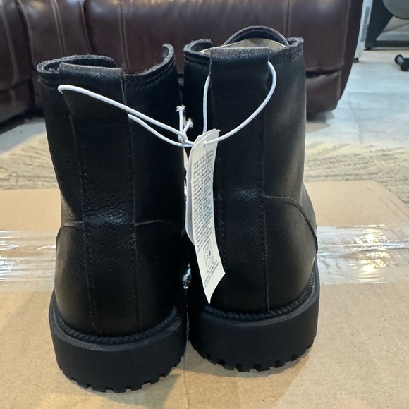 Old Navy EUC Girls Kids' Faux-Leather Lace-Up Combat Boots Black Sz 3 - Picture 5 of 5